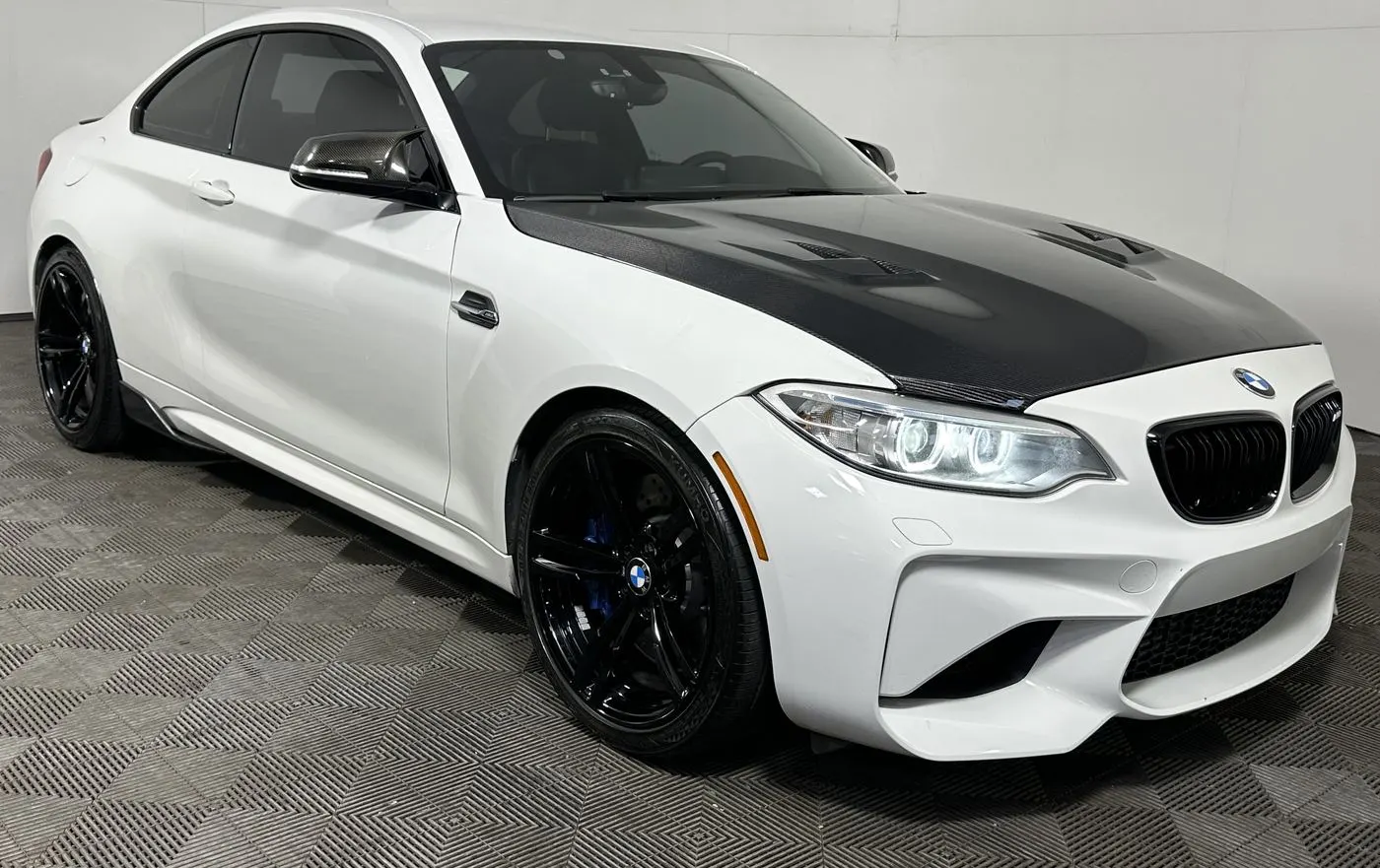 2017 BMW M2 on its factory wheels